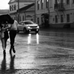 【傘を買え】雨が降った時は歩く？走る？どっちが濡れない？？