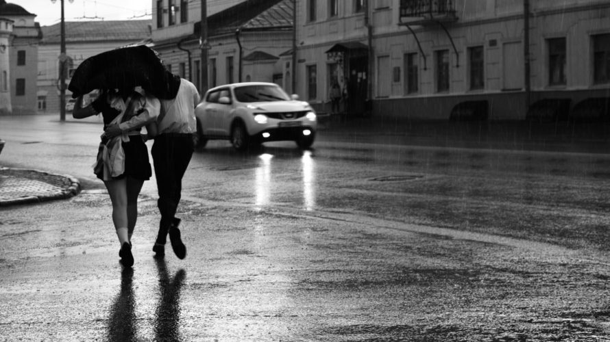 【傘を買え】雨が降った時は歩く？走る？どっちが濡れない？？